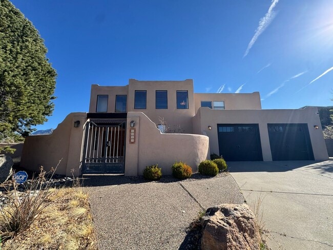 Building Photo - Glenwood Hills Luxury Home