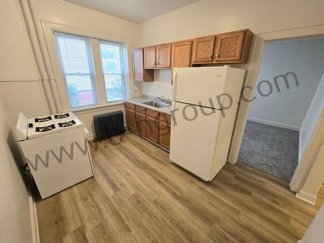 Building Photo - 2106 52nd St Unit Lower Rental