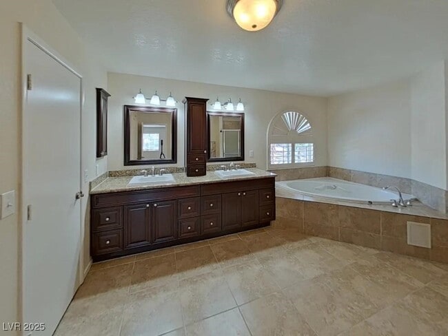 Photo - 740 Spruce Tree Cir