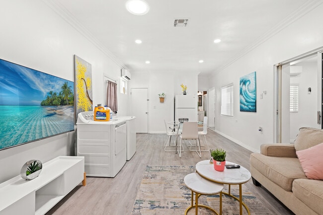 Building Photo - Fully Furnished 2BR Home w/ Private Entry ...