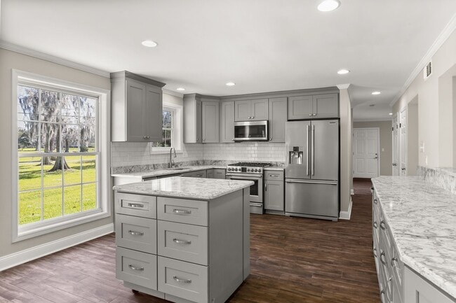 Photo - 421 Willowdale Blvd