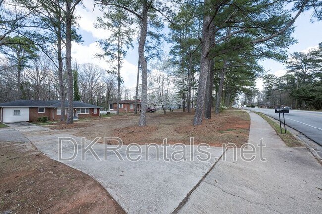 Photo - 2058 River Rd