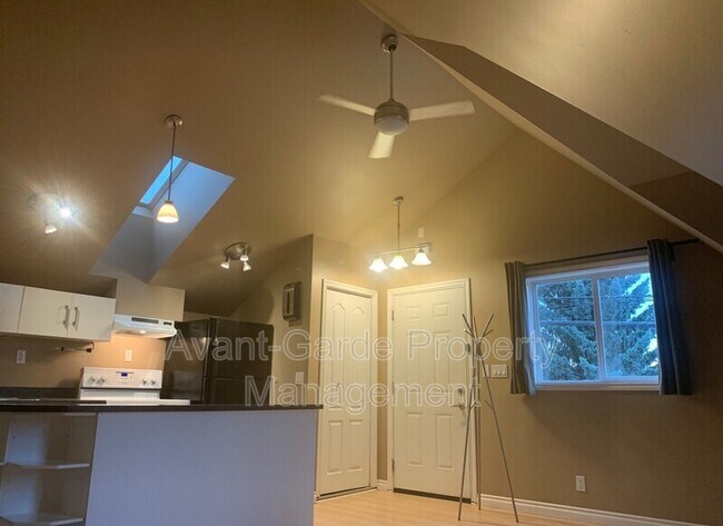 Photo - 9116-9194 94 Ave NW