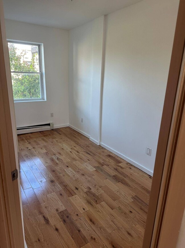 Photo - 2251 Ryder St