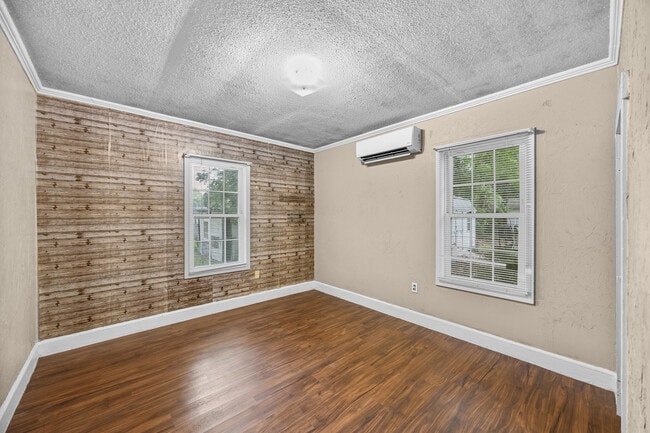 Photo - 209 W Bridgers St Ext