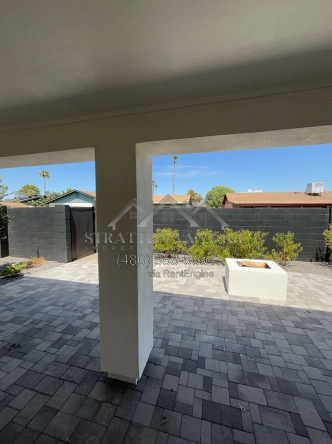2202 N Los Altos Dr