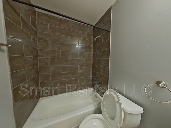 Building Photo - 4101 Flad Ave