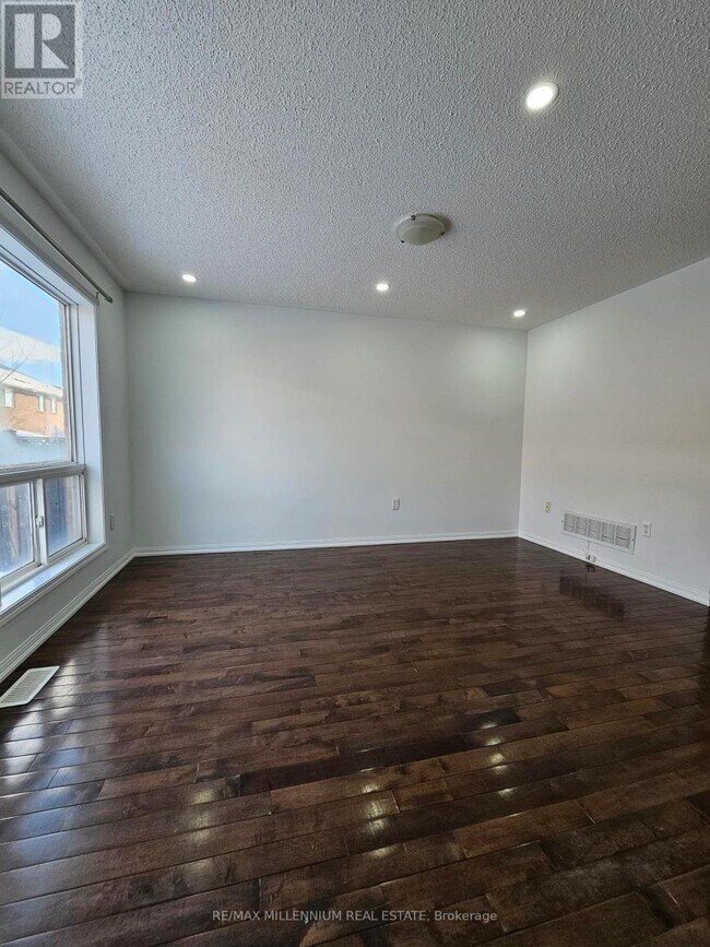 Photo - 1064 Clark Blvd