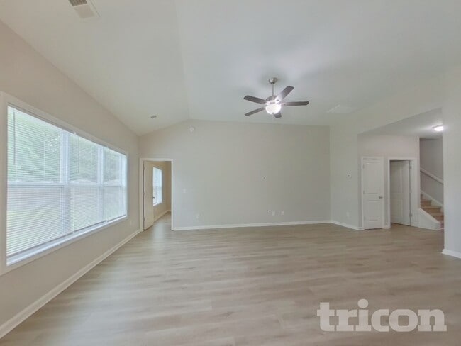 Photo - 122 Greenbank Dr