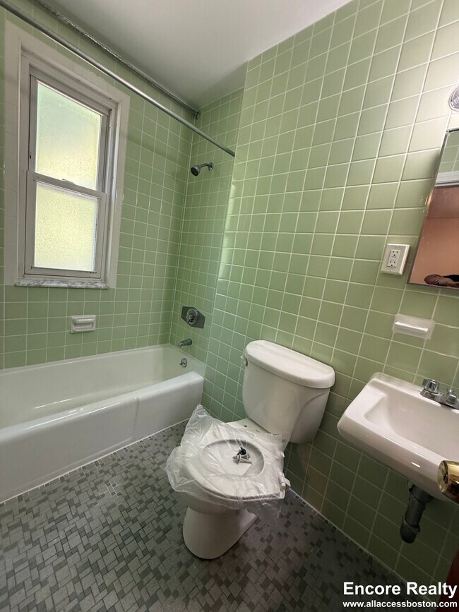 Photo - 70 S Huntington Ave Unidad 15