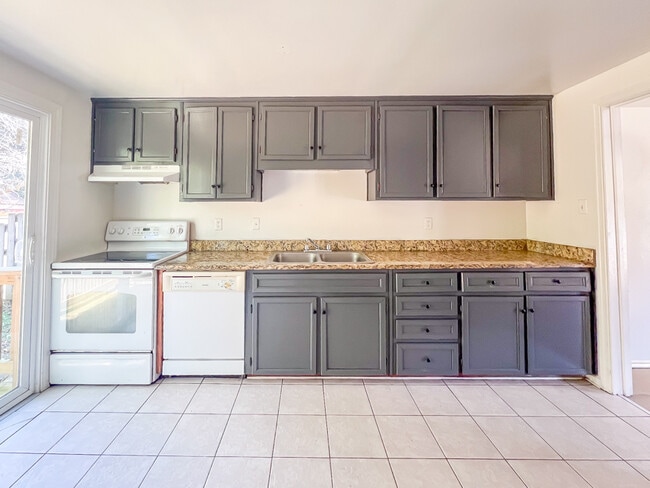 Photo - 5 Fox Hill Dr