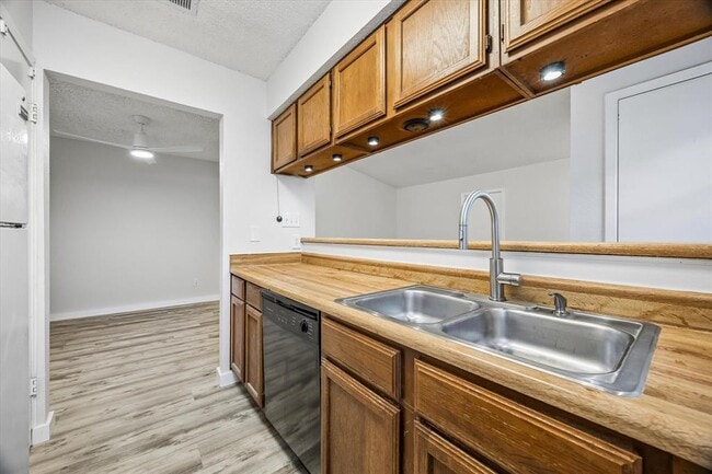 Photo - 904 Sirocco Dr