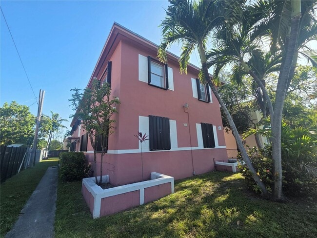 Building Photo - 781 SW 11th St Unit 3