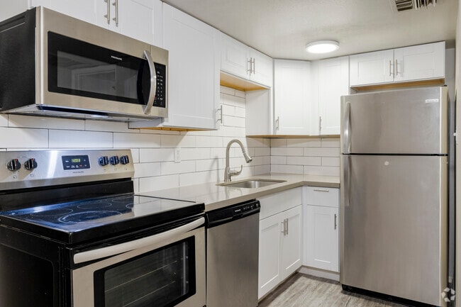 1BR, 1BA - 469SF - Kitchen