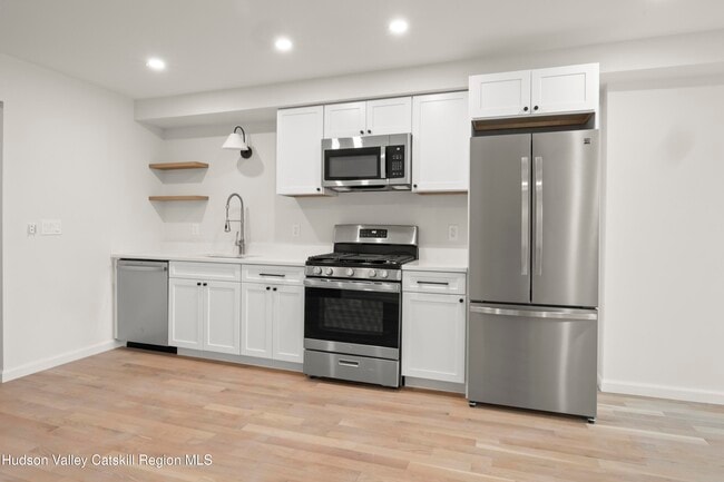 Photo - 432 Warren St