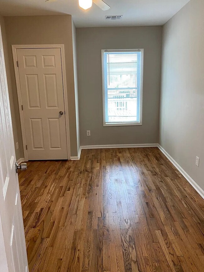 Room in House on Mayson Turner Rd NW