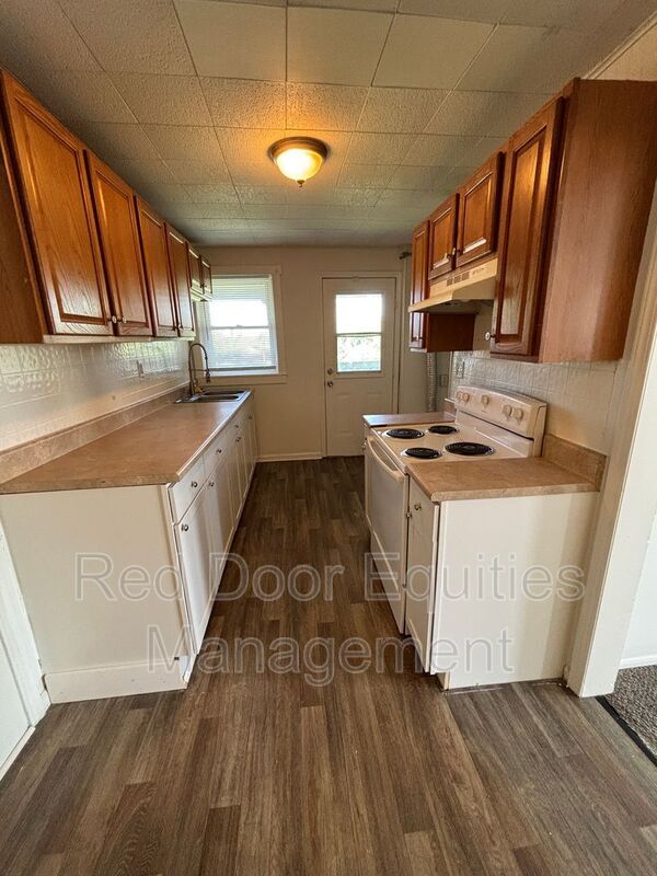 Photo - 403 1/2 W Wheeling St