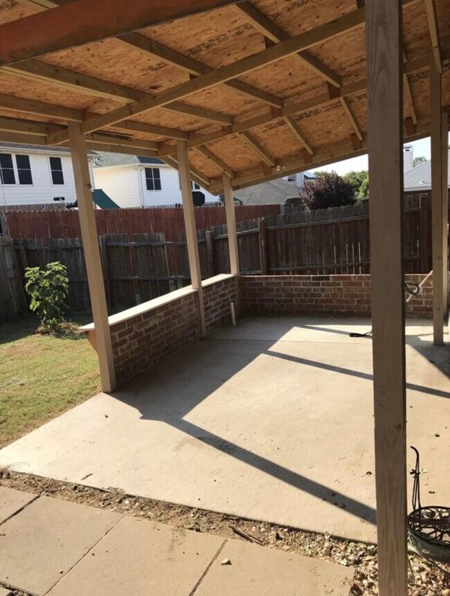 Photo - 4843 Kingsway Dr