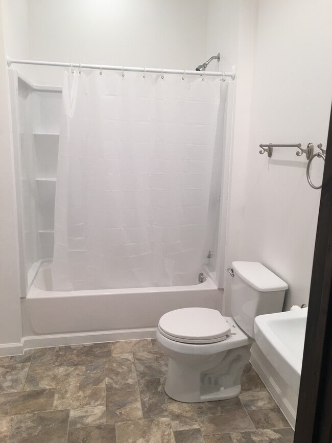 Building Photo - 3303 Iowa St Rental