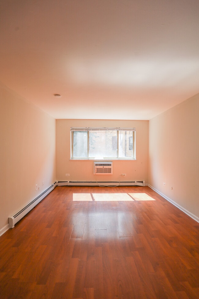 Photo - 1064 W Catalpa Ave Unit #520