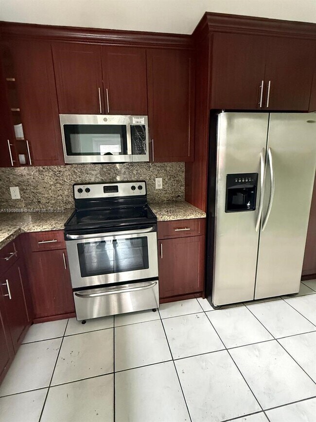 Photo - 1121 N 74th Way