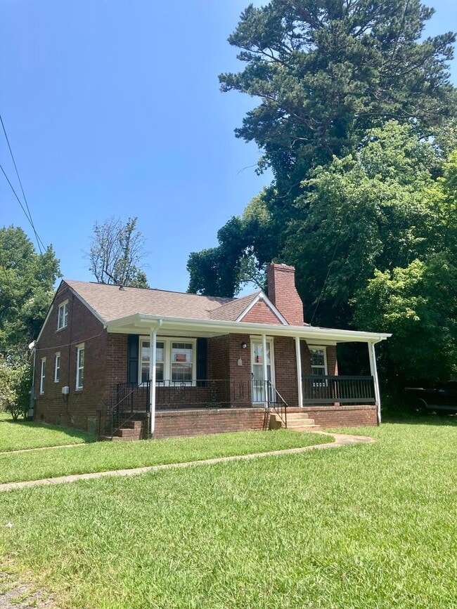 Building Photo - 3 Bedroom Full Brick Home Available for Immediate Rent!