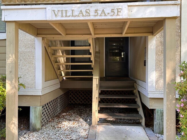 Photo - Close to Beach, Shopping, Restaurants! Fu...