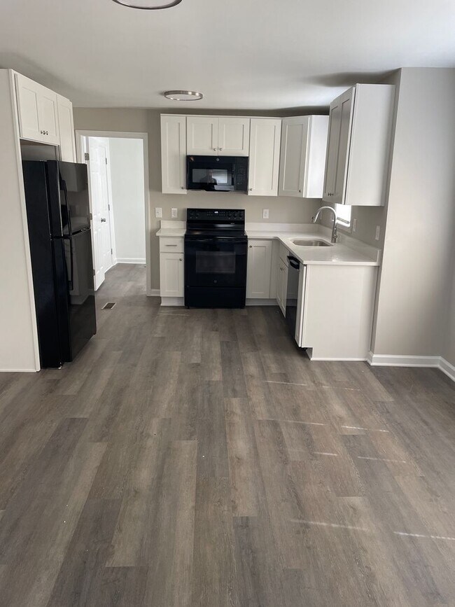 Photo - 1892 Ebert Rd