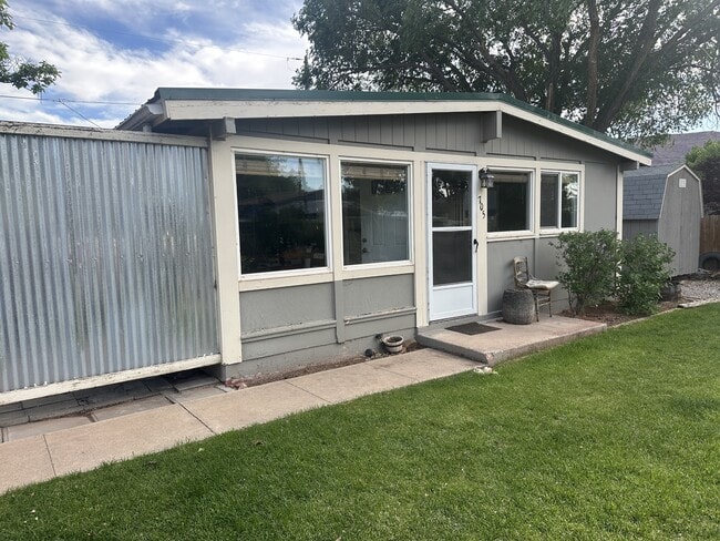 Building Photo - 705 Palisade Dr