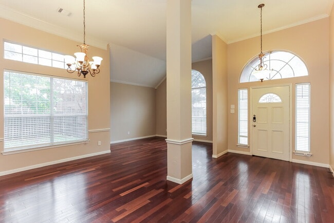 Photo - 1510 Lost Creek Dr