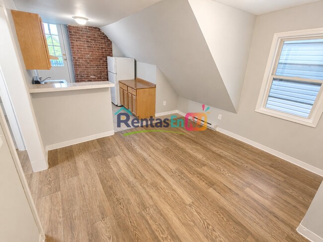 Photo - 214 Littleton Ave Unidad 3