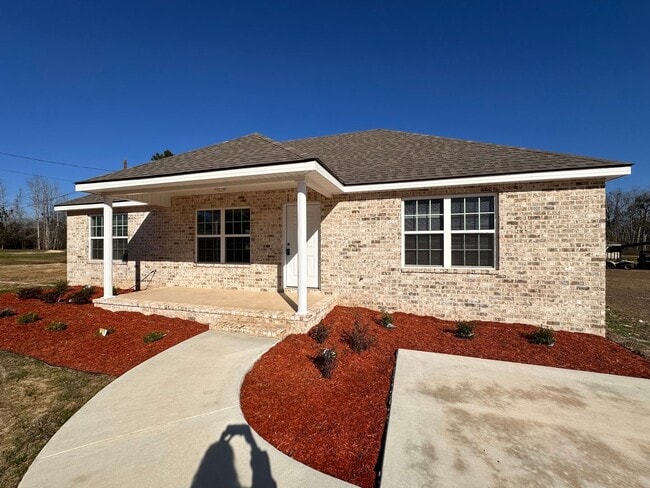 Building Photo - 3 Bed 2 Bath Brick House - Fenced in Backyard