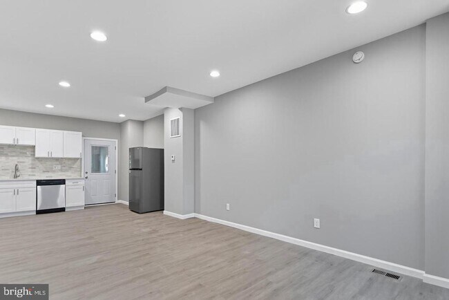 Photo - 809 Pontiac Ave