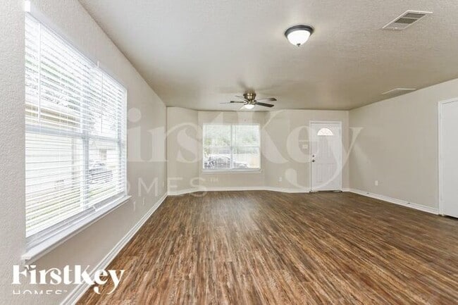 Photo - 11335 Saratoga Coach