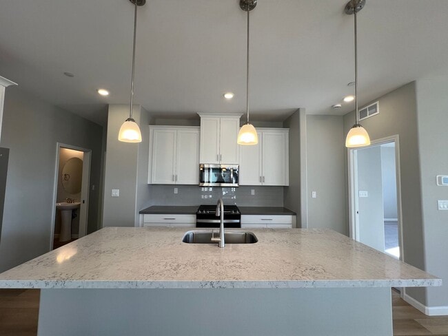 4/2.5 GORGEOUS Townhome in Minden! - 4/2.5 GORGEOUS Townhome in Minden!