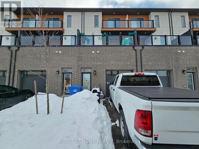 Photo - 156 Huron St