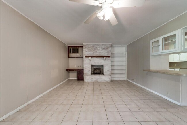 Photo - 1111 Elmwood