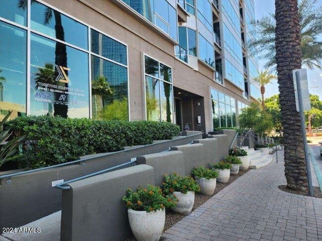 1 E Lexington Ave Unidad 304
