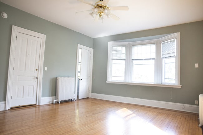 Photo - The Colonial (311-315 Woodward LLC)