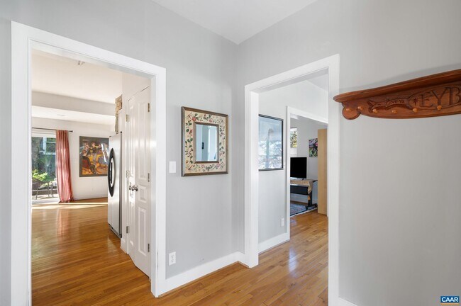 Photo - 700 Graves St