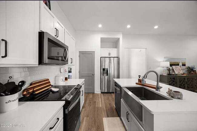 Photo - 32 Kingston Crk Dr