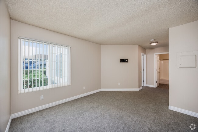 1BR, 1BA - 600SF - Bedroom