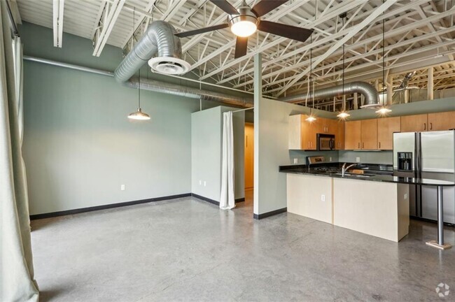 Building Photo - 5200 Peachtree Rd Unit 3324 Rental