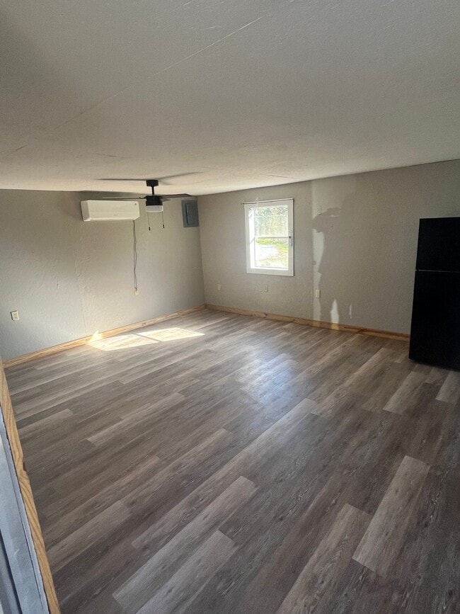 Photo - 2138 Richardson Rd