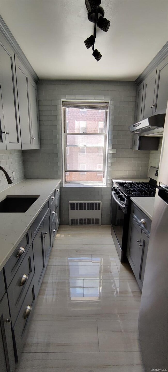 Building Photo - 99-41-9964 64th Ave Unit c12