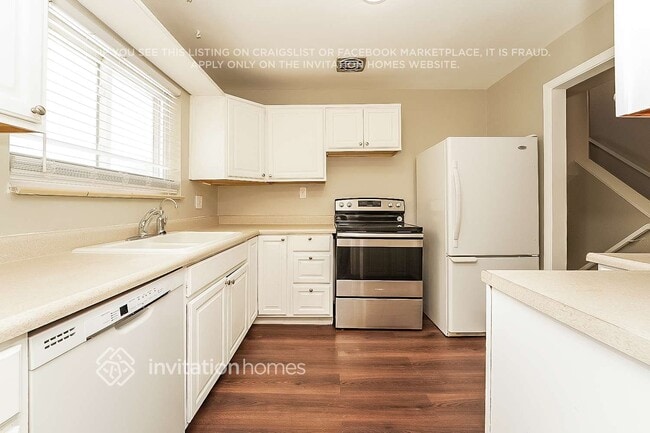 Photo - 402 S Robb Way