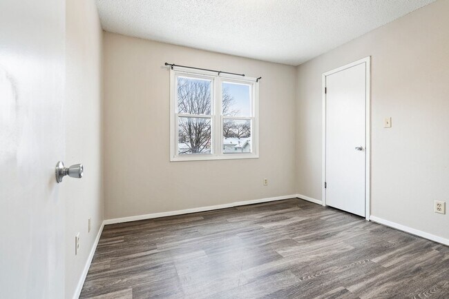 Leavitt Park Apartments - Waterloo, IA