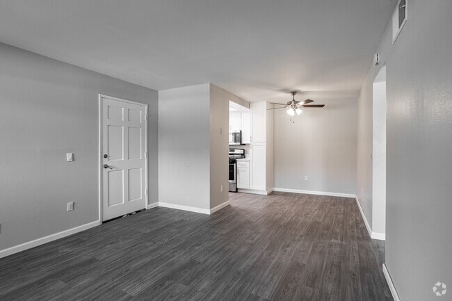 2BR, 2BA - 870 SF