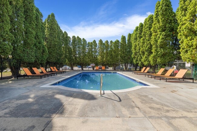 Town & Country Apartments - Wixom, MI