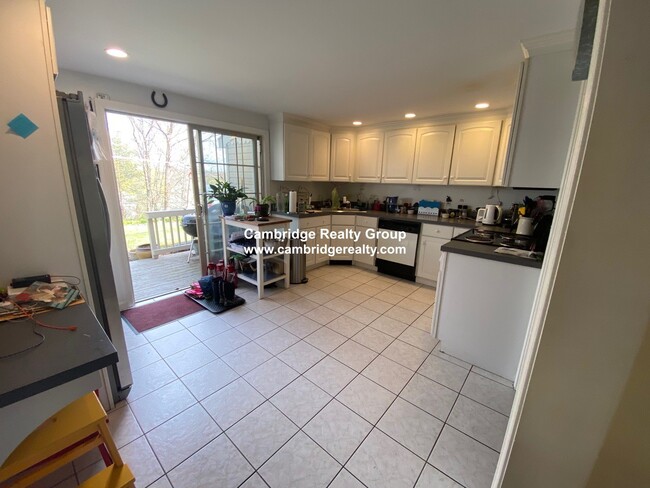 Building Photo - 14 Park Pl Unit A